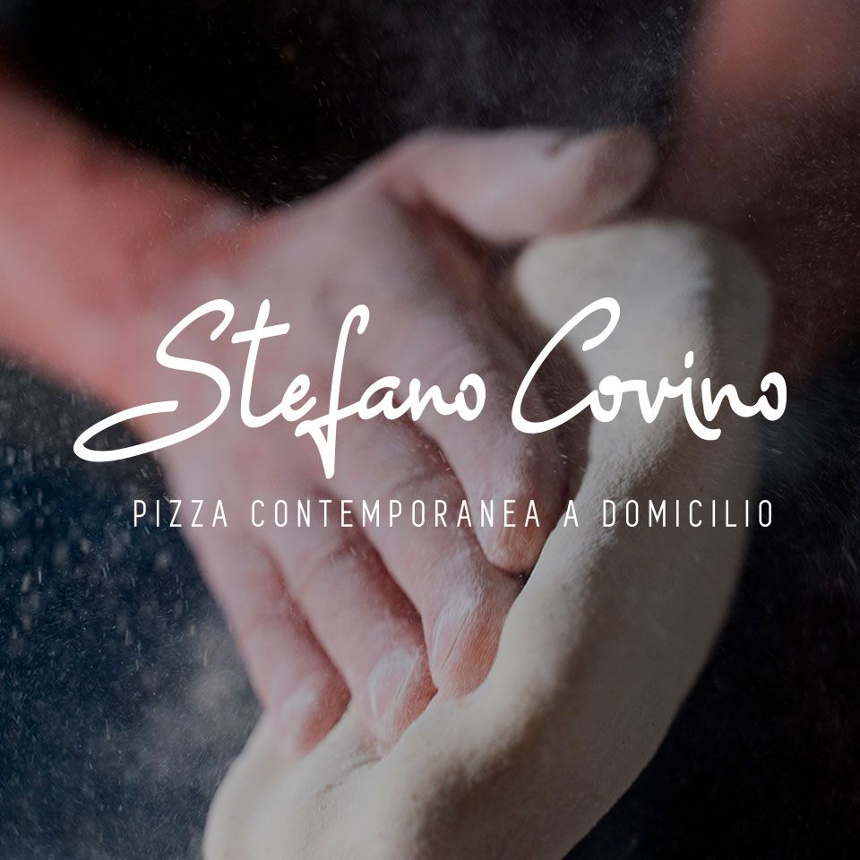 Logo Stefano Covino su foto di mani che impastano pizza